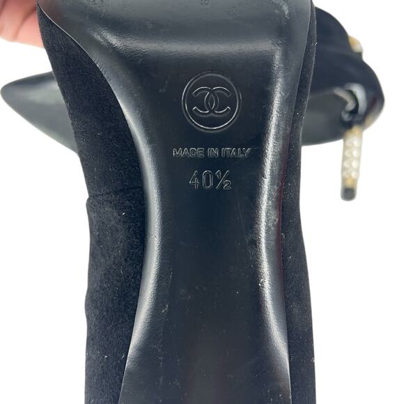 Chanel 2020 CC Suede Pearl Heel Cap Toe Logo Boots Black - Picture 15 of 16